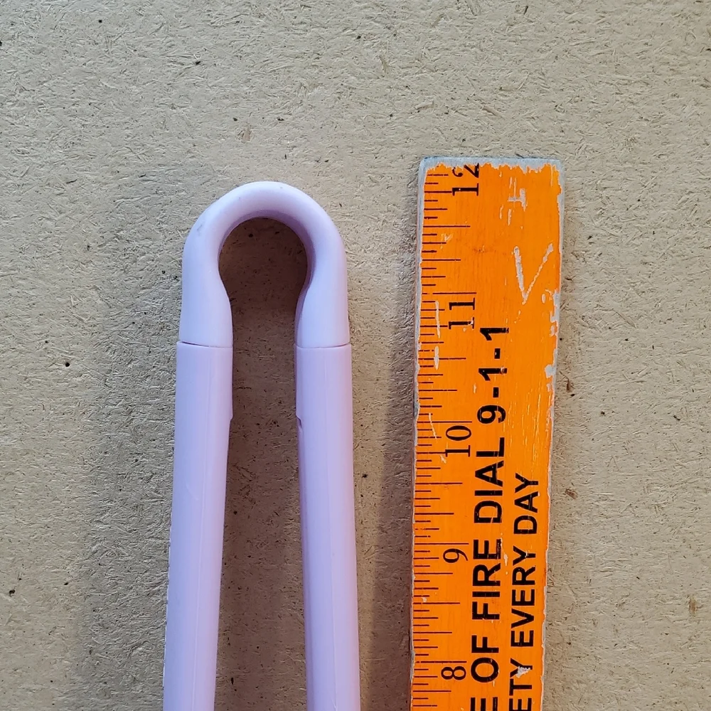 Crofton Silicone Kitchen Tongs in Dusty Pink